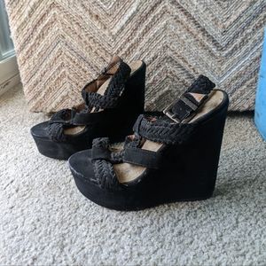 Black wedges